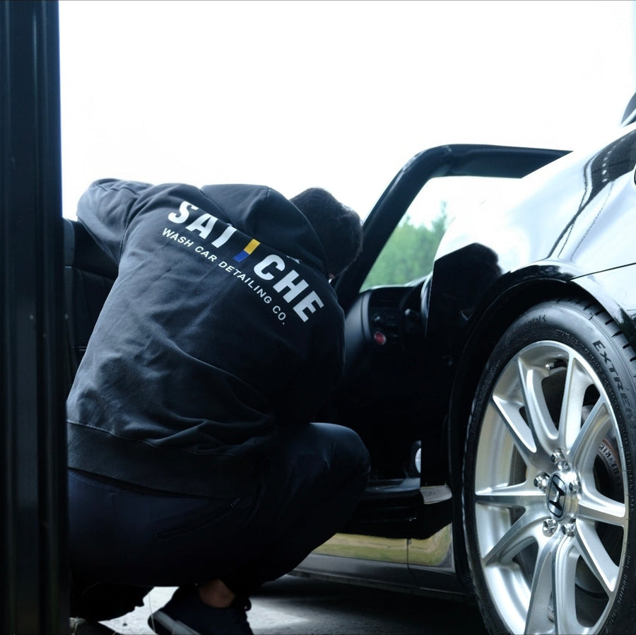 How to wash a dirty car safely without scratching