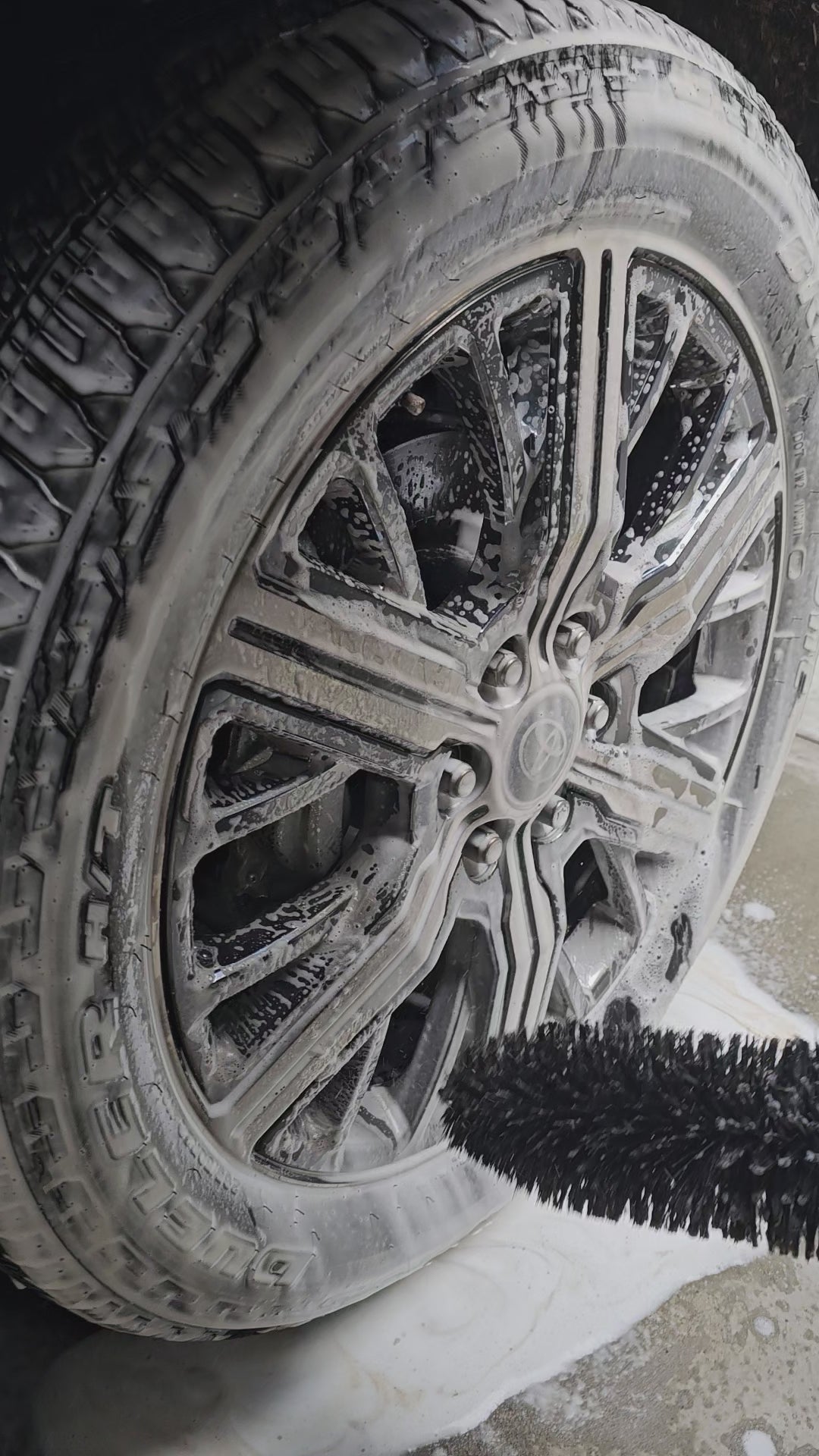 SAI | CHE Wheel Barrel Brush – 360° Soft Bristles, Flexible Core, Deep Reach for Rims