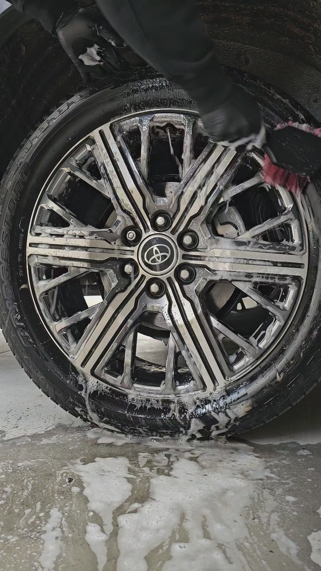 SAI |CHE Medium-Stiff Tire Brush for Deep Cleaning – Removes Tire Browning & Grime